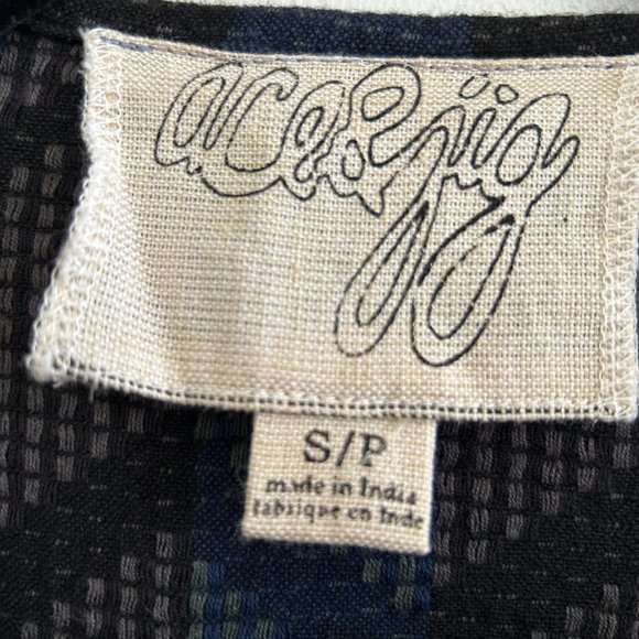 Genevieve Cardi in Dusk - Picture 6 of 6